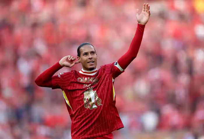 世界杯直播app下载入口-34岁铁人范戴克,英超第一中卫之争竟被他“踢”成连续剧?|约翰·特里|格拉文贝尔奇|利物浦|C罗|特里_新浪体育_新浪新闻